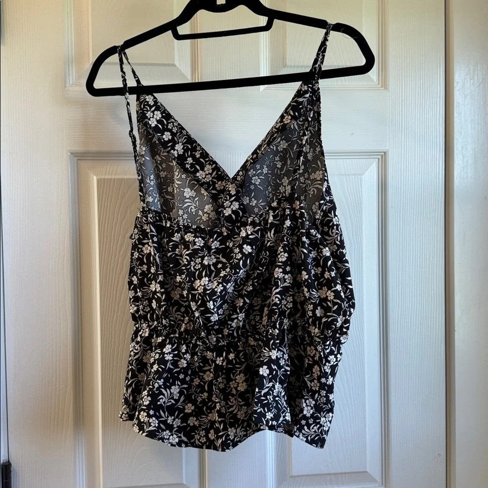 Zenobia Black & White Floral V-Neck Spaghetti Strap Tank Top - Picture 5 of 7